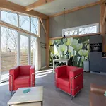 Garnekuul 7 In Quiet Park In Nyaraló