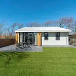 Nyaraló Garnekuul 7 In Quiet Park In *